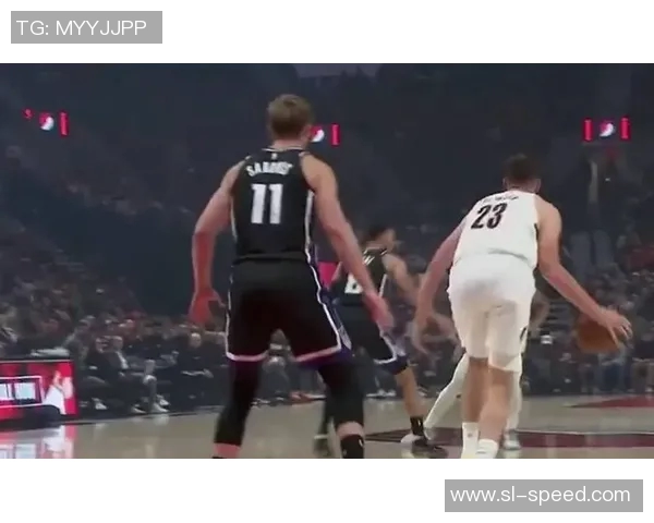 开拓者快速反击 克林根跟进双手暴扣