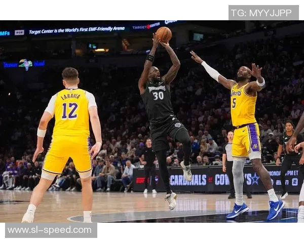 这身体协调能力！里夫斯高速反击顶开康利 骑马射箭准压哨中投！